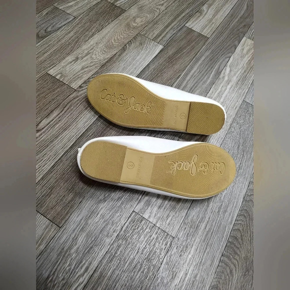 Cat and jack girls size 3 flats - Picture 3 of 6